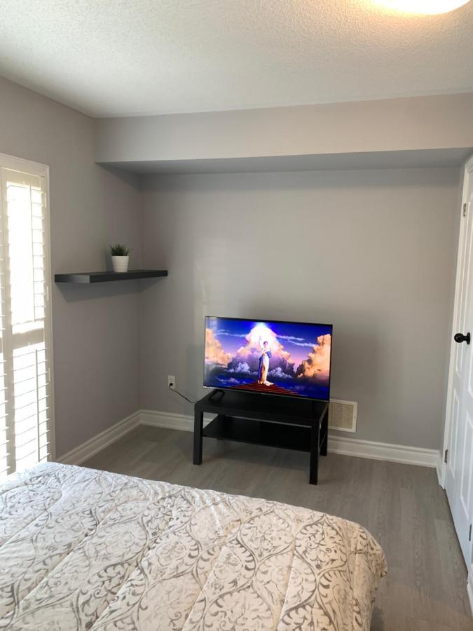 Beautiful Vacation Home Near Toronto Airport Mississauga Eksteriør billede